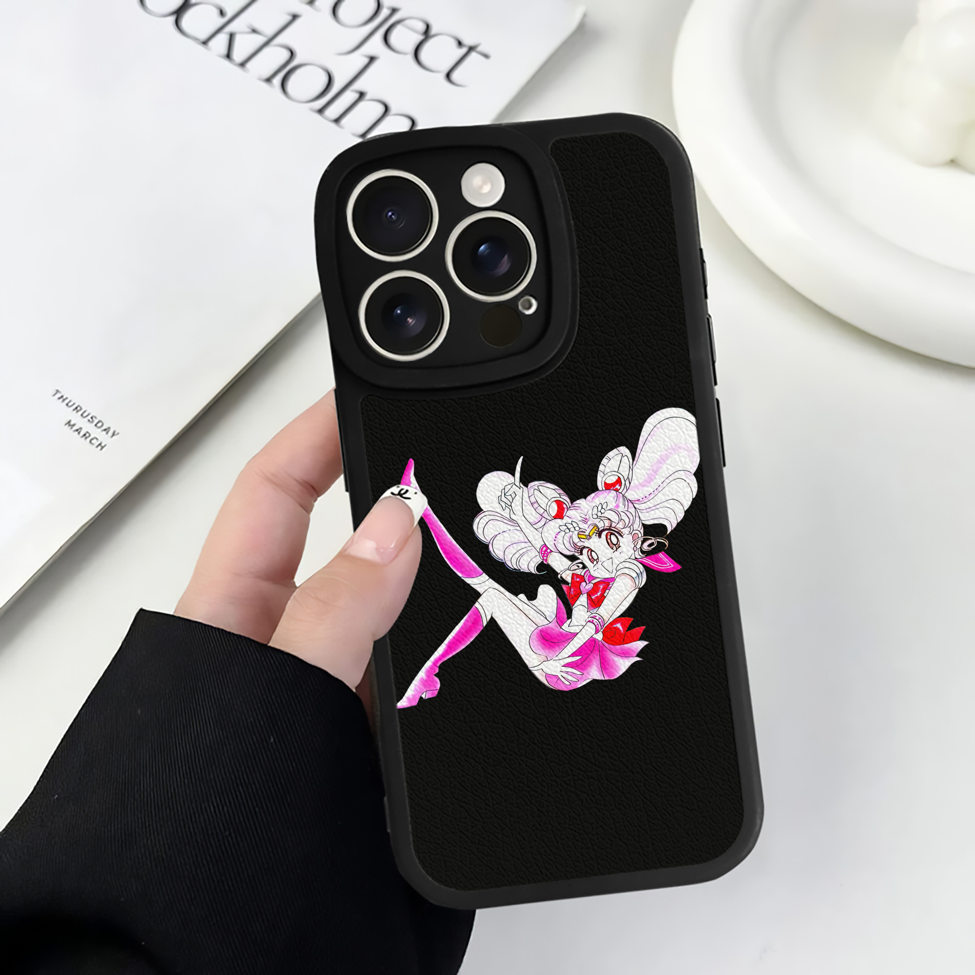 （画像用） 美少女戦士セーラームーン ちびうさ Sailor Moon Chibiusa Tsukino Usagi Small Lady Serenity 【iPhone 16シリーズ対応】シリコンスマホケース（レザー調） 材質：シリコン